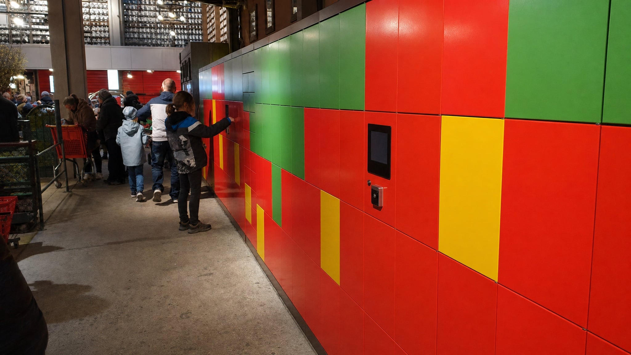 Smart lockers in a sports and recreation facility